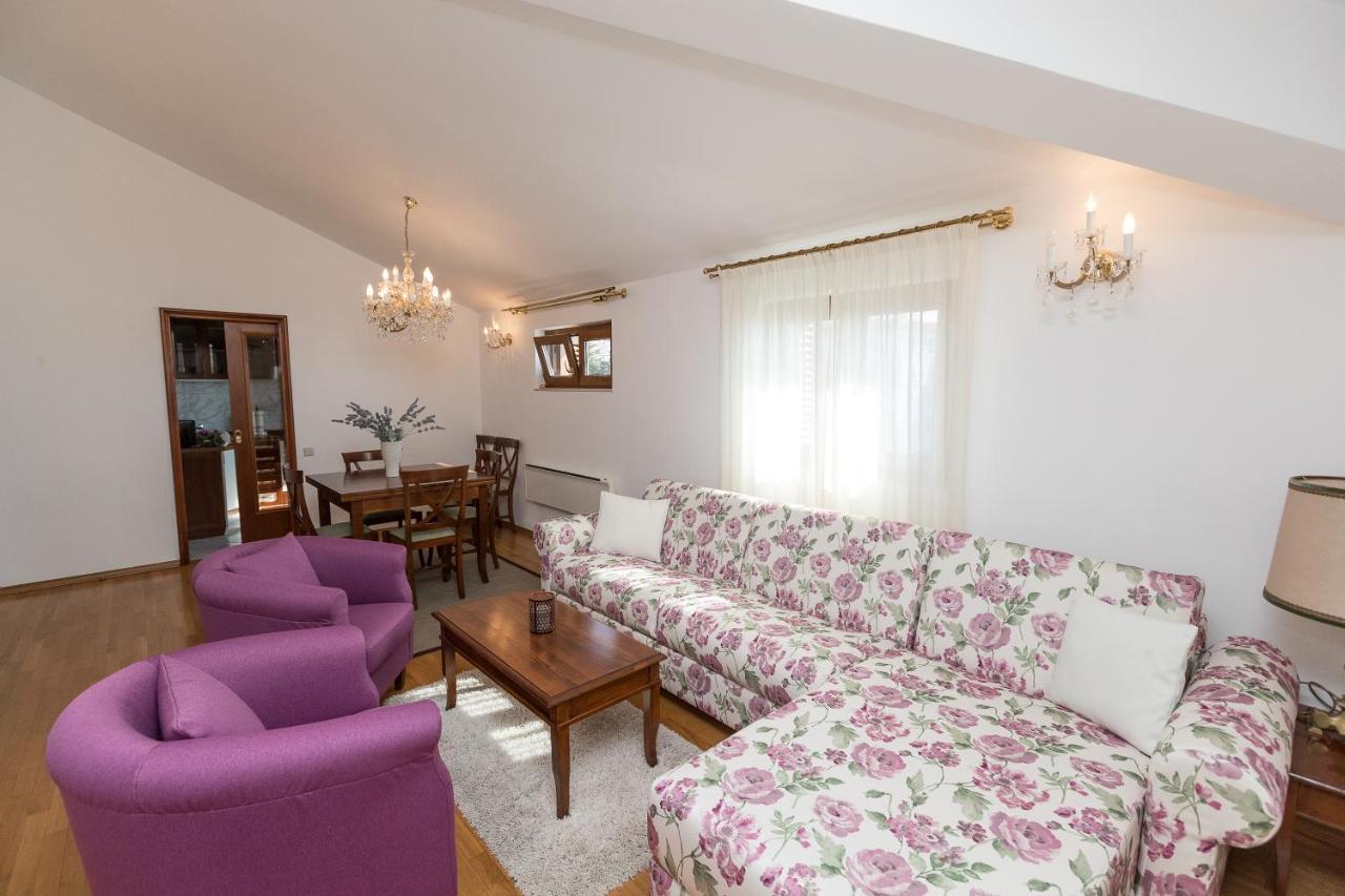 Apartments Villa Castello Crikvenica Exterior photo